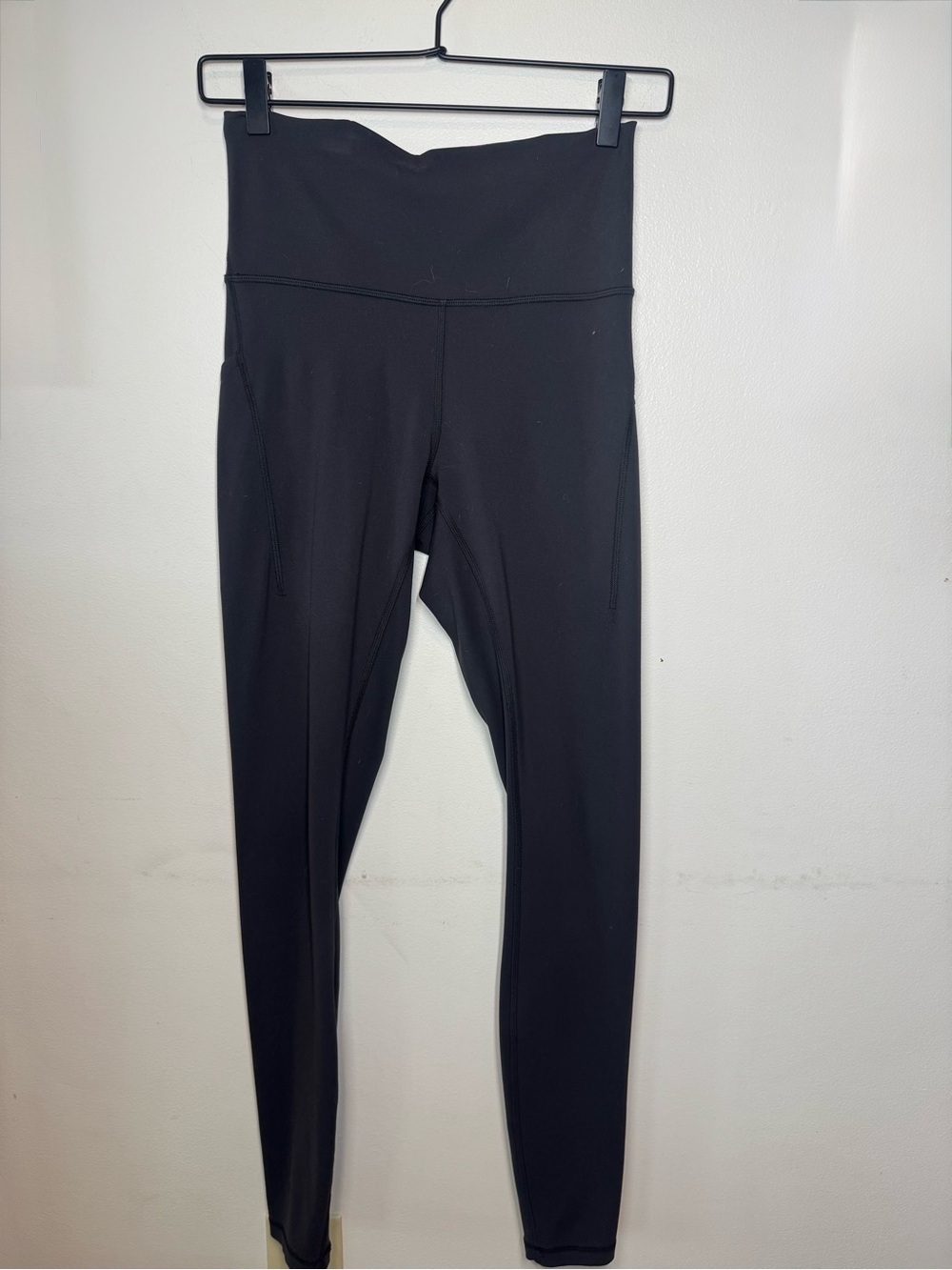 Lululemon Wunder Train High-Rise
Tight with Pockets 28"- SIZE 6